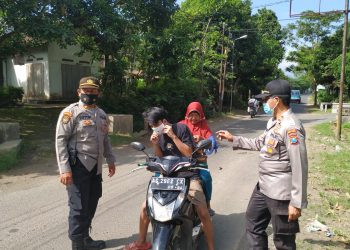 Operasi Yustisi Polsek Tarokan dan Banyakan, Polisi Berikan Teguran Lisan dan Bagikan Masker