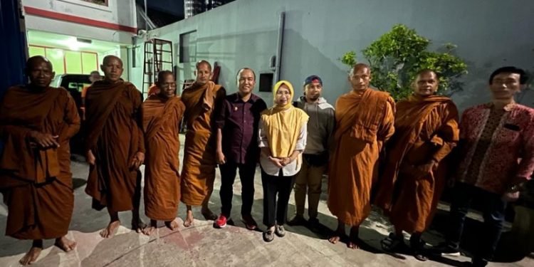 Keramahan Wakil Walikota Tegal Jumadi Sambut 32 Bhiksu Manca Negara di Kota Tegal